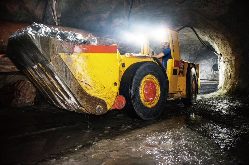 FL04 Underground ScoopTram Loader10